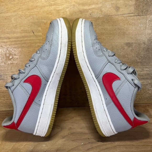 Nike Air Force 1 Low Womens Sz 7 (5.5Y) Shoes Sneakers Wolf Grey Red CI1759-002 - Picture 6 of 10